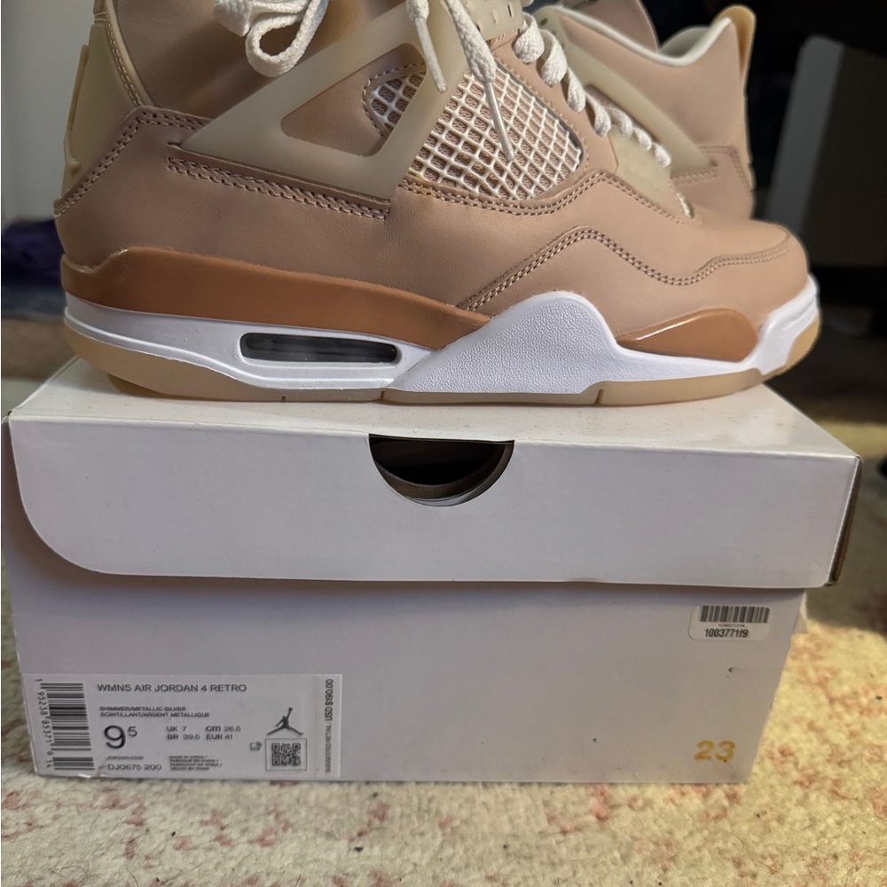 Jordan WMNS Air Jordan 4 Retro in Shimmer and Metallic Silver